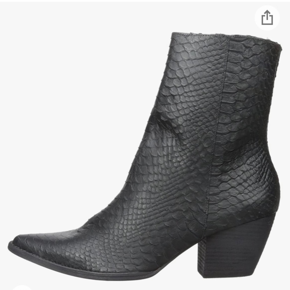 Matisse Women’s Caty Boot size 8. Black textured 100% leather